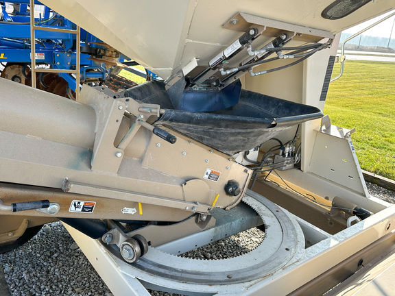 2014 Unverferth 3750XL Tender