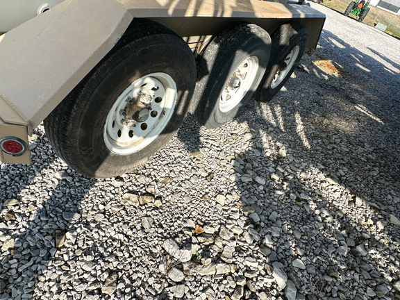 2014 Unverferth 3750XL Tender