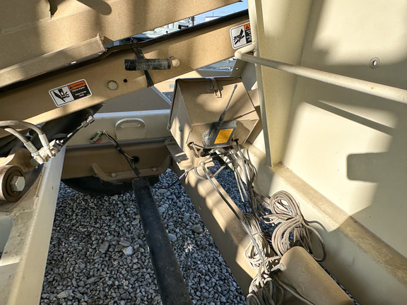 2014 Unverferth 3750XL Tender