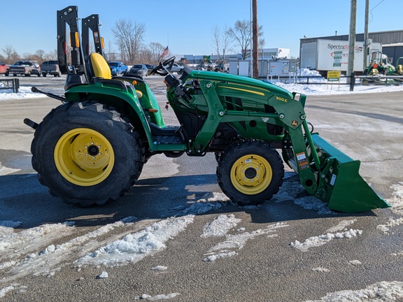 2023 John Deere 3032E Tractor Compact