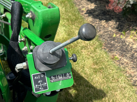 2017 John Deere 3032E Tractor Compact
