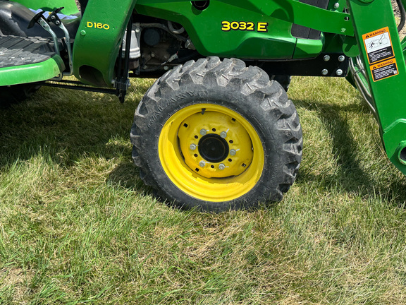 2017 John Deere 3032E Tractor Compact