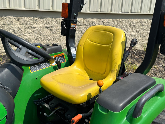 2017 John Deere 3032E Tractor Compact