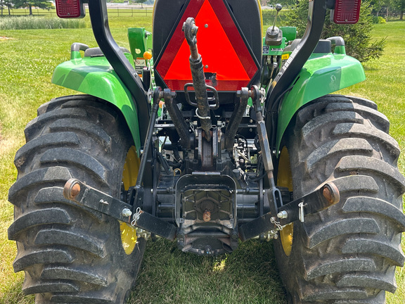 2017 John Deere 3032E Tractor Compact