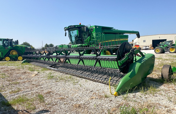 2018 John Deere 645FD Header Combine
