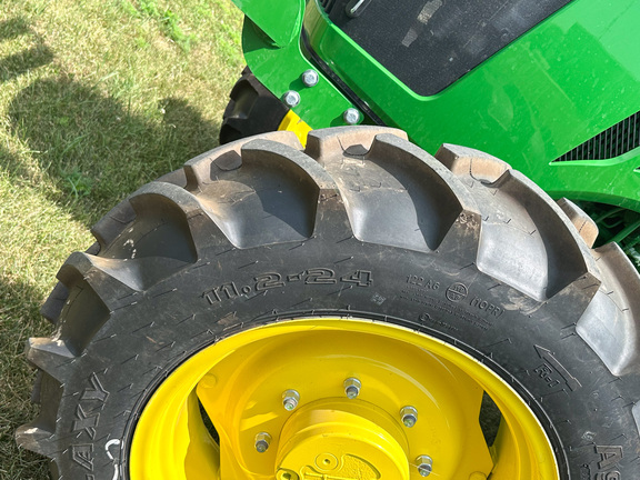 2023 John Deere 5075E Tractor
