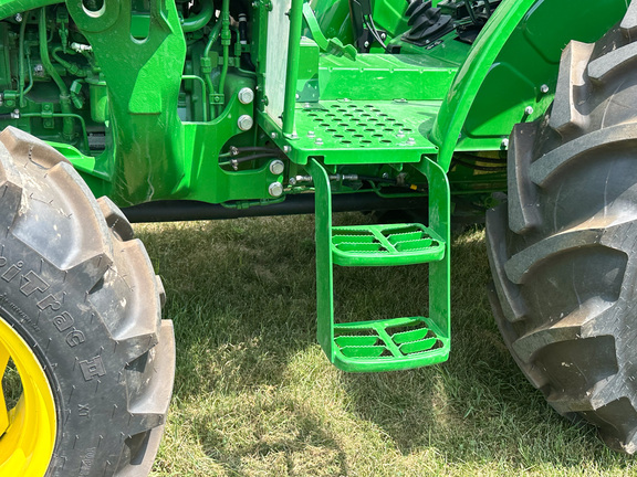 2023 John Deere 5075E Tractor