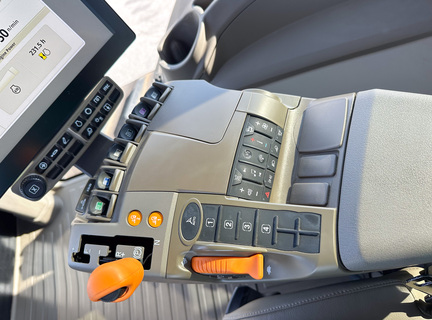 2025 John Deere 9RT 590 Tractor Rubber Track