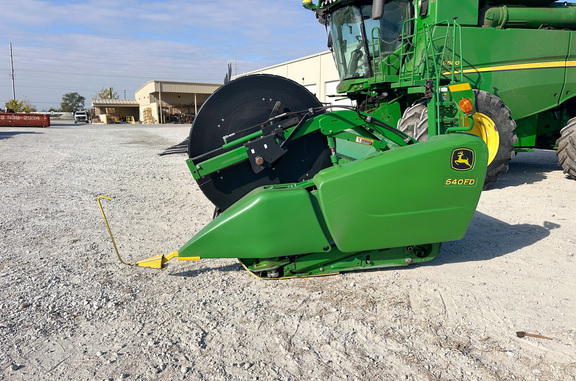 2013 John Deere 640FD Header Combine
