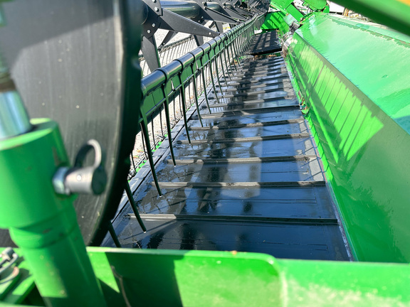 2013 John Deere 640FD Header Combine