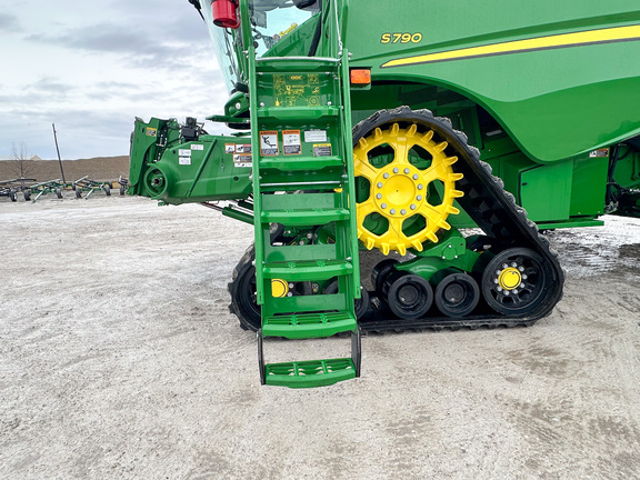 2024 John Deere S790 Combine