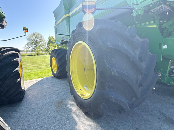 2025 John Deere S7 800 Combine