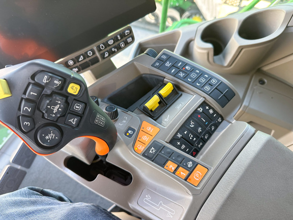 2025 John Deere S7 800 Combine