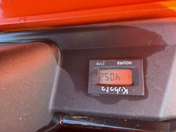 2017 Kubota Z421 Mower/Zero Turn