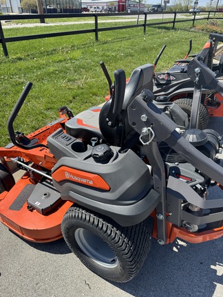 2023 Husqvarna Z560L Mower/Zero Turn