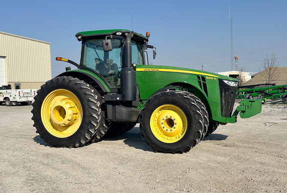 2013 John Deere 8335R Tractor