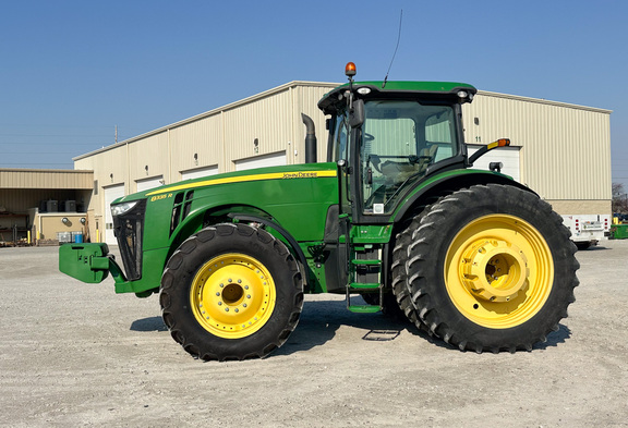 2013 John Deere 8335R Tractor