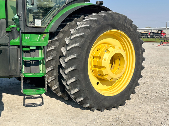 2013 John Deere 8335R Tractor