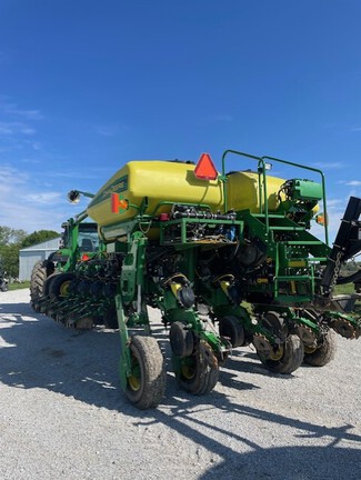 2017 John Deere 1775NT Planter