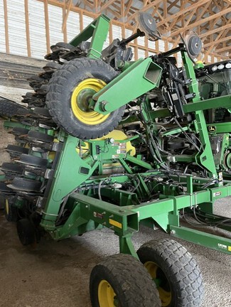 2009 John Deere 1990 Air Seeder