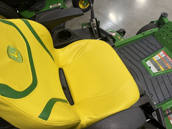 2026 John Deere Z330R Mower/Zero Turn