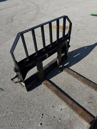 John Deere PALLET FORKS Misc
