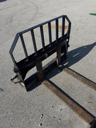 John Deere PALLET FORKS Misc