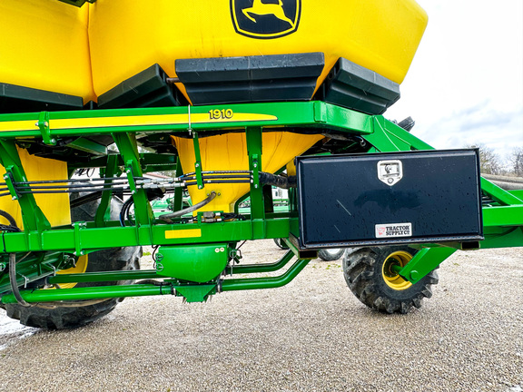 2014 John Deere 1890 Air Seeder