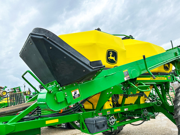 2014 John Deere 1890 Air Seeder