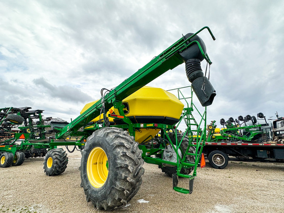 2014 John Deere 1890 Air Seeder