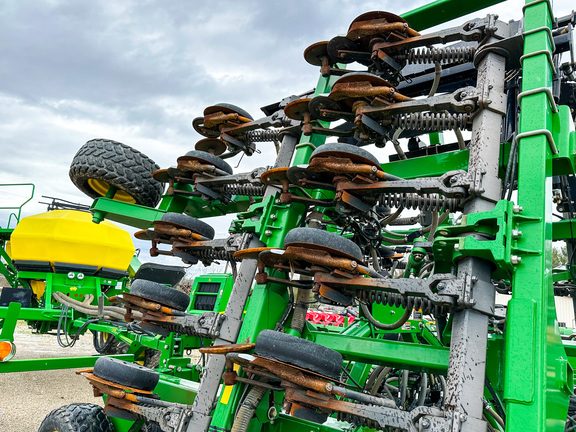 2014 John Deere 1890 Air Seeder