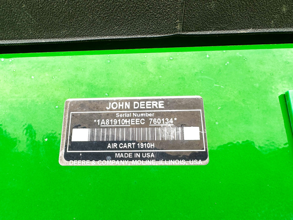 2014 John Deere 1890 Air Seeder