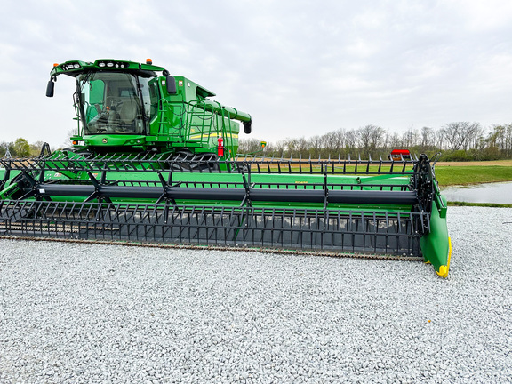 2022 John Deere RD45F Header Combine