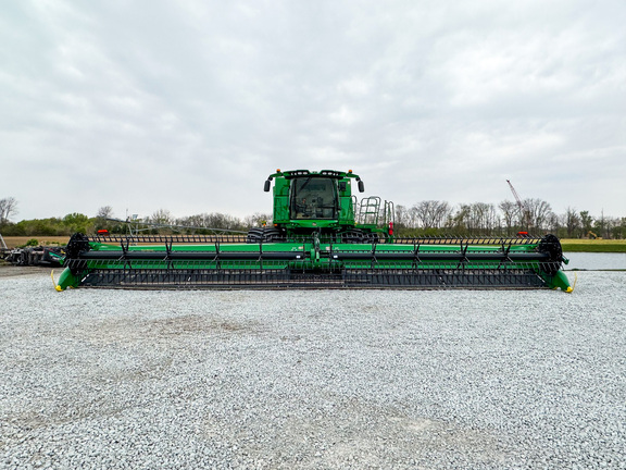 2022 John Deere RD45F Header Combine