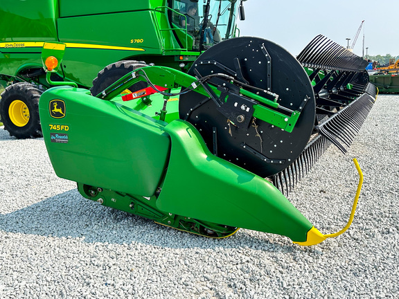 2019 John Deere 745FD Header Combine