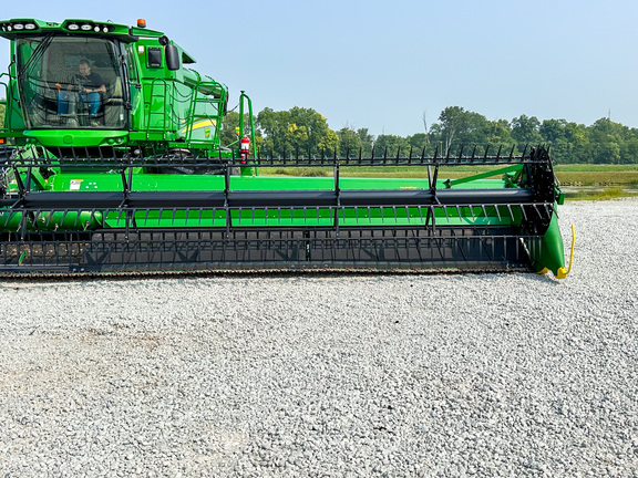 2019 John Deere 745FD Header Combine