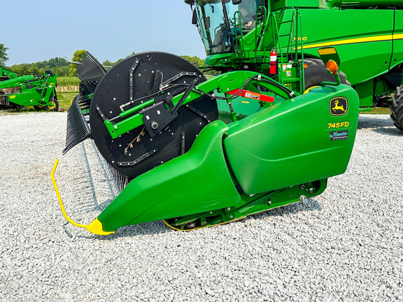 2019 John Deere 745FD Header Combine