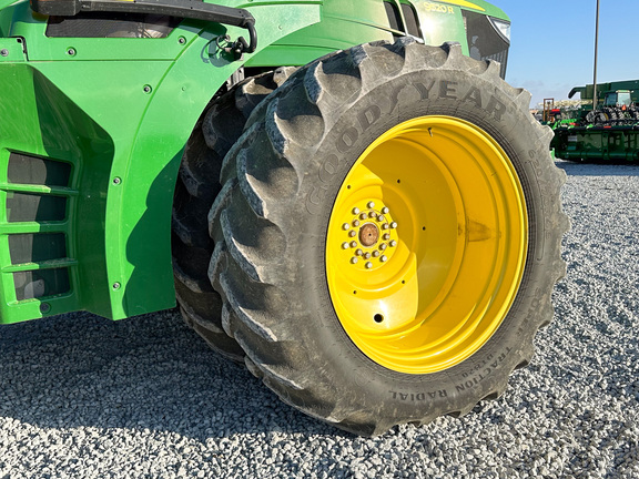 2015 John Deere 9520R Tractor 4WD