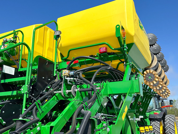 2022 John Deere 1795 Planter