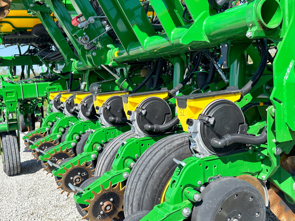 2022 John Deere 1795 Planter