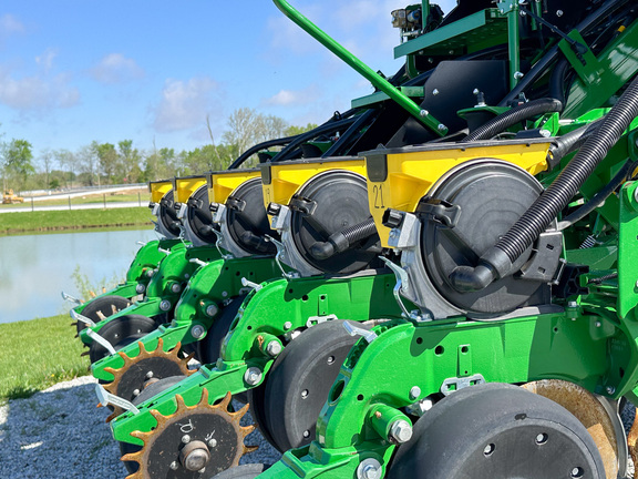 2022 John Deere 1795 Planter