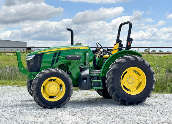 2022 John Deere 5100E Tractor