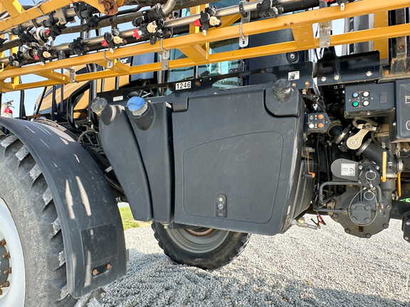 2015 AGCO RG1100B Sprayer/High Clearance