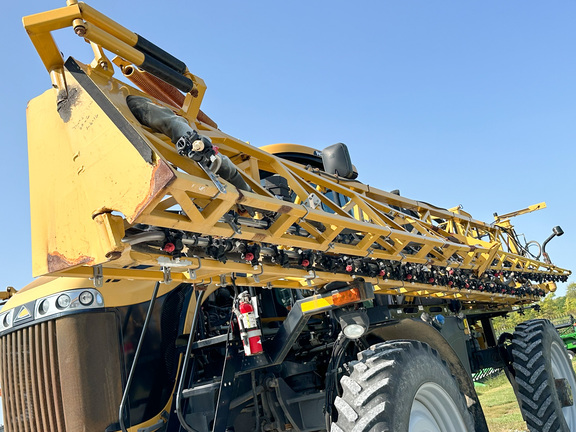 2015 AGCO RG1100B Sprayer/High Clearance