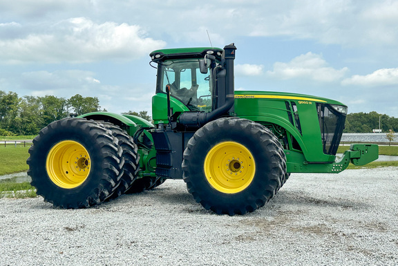 2014 John Deere 9560R Tractor 4WD