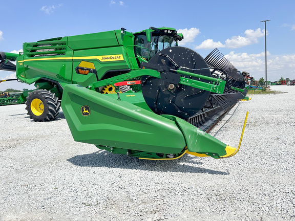 2022 John Deere HD45F Header Combine