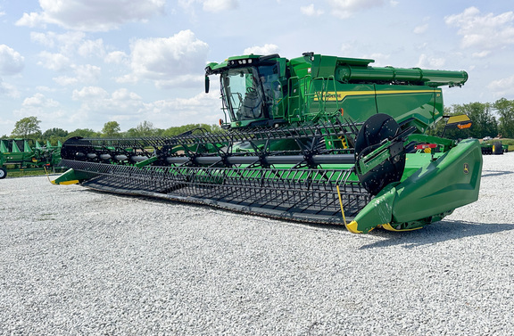 2022 John Deere HD45F Header Combine