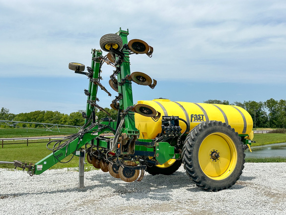 2013 Fast Distributing 8100 Applicator