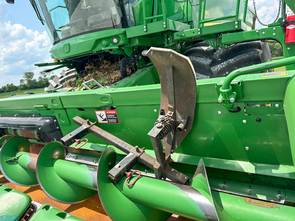 2017 John Deere 608C Header Corn Head