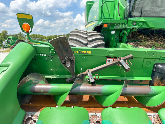 2017 John Deere 608C Header Corn Head